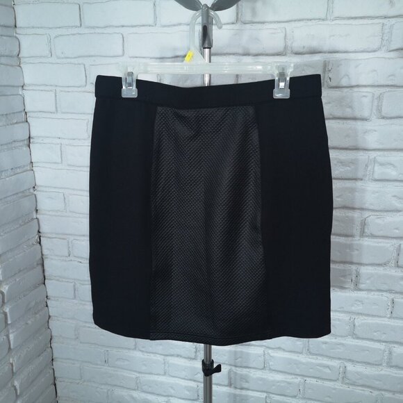 Le Grenier Ladies Size Medium Black Quilted Look Panel Pull On Style Skirt - Picture 2 of 7